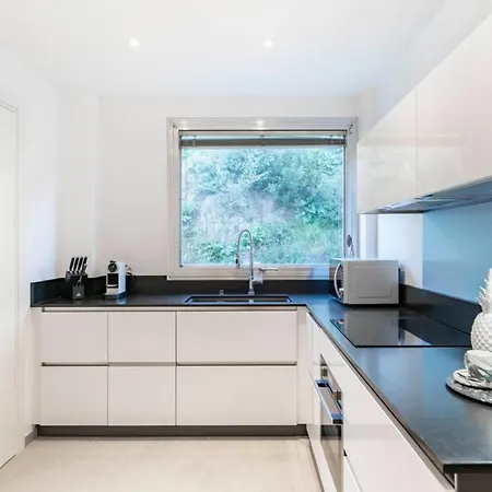 Very 2 Bedroom In The Center Of Completely Renovated Ferienhaus Cannes
