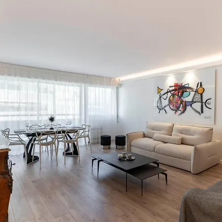 Very 2 Bedroom In The Center Of Completely Renovated Ferienhaus Cannes