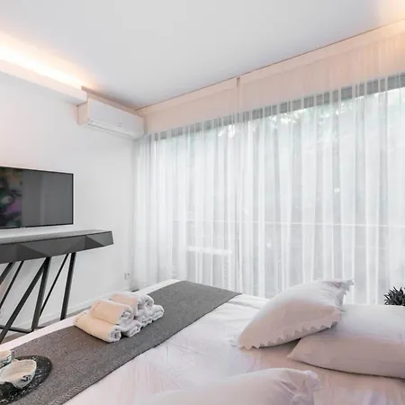 Very 2 Bedroom In The Center Of Completely Renovated Feriehus *
